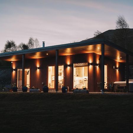 Frances' Sketch Pad With Hot Tub Apartment Fort William Exterior foto