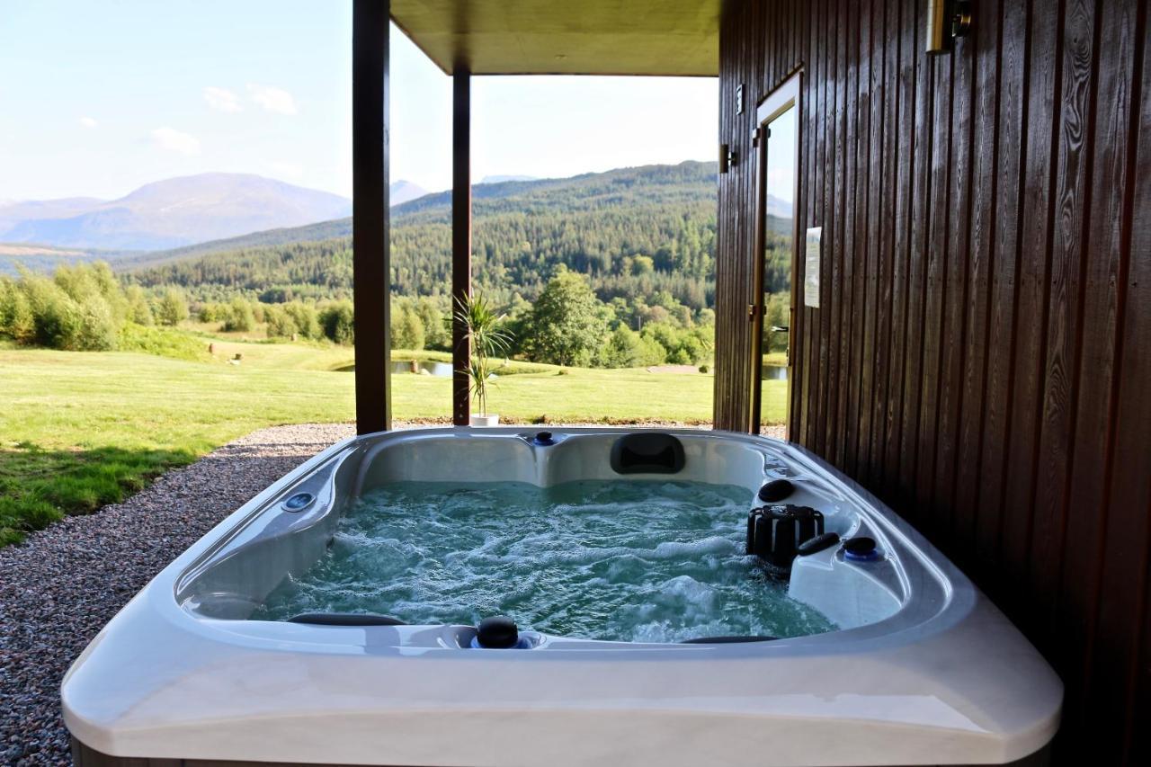 Frances' Sketch Pad With Hot Tub Apartment Fort William Exterior foto